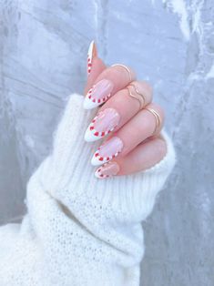 Gel X Nail Designs Almond Christmas, Short Almond Christmas Nails Simple, Christmas Thanksgiving Nails, Christmas Nails Medium Almond, Fall And Christmas Nails, Almond Acrylic Nails Christmas, Christmas Nails Oval Shape, Holiday Almond Nails, Atum Nails