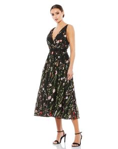 V-Neck Floral Midi Dress Ball Photoshoot, Short Wedding Guest Dresses, Marine Ball, Photoshoot Engagement, Gown Elegant, Tulle Midi Dress, Sequin Midi Dress, Embroidered Bodice, Elegant Prom Dresses