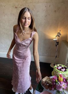 V Neck Prom Dress, V Neck Prom Dresses, Long Evening Gowns, Mode Inspiration, Pink Satin, Looks Vintage, Dream Dress, Evening Gown