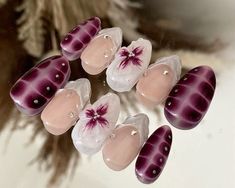 Orchid Flower Nails, Dark Purple Nails Aesthetic, Dark Flower Nails, Dark Purple And White Nails, Orchid Nail Art, Dark Purple Nails Designs, Orchid Nail Designs, Nails Purple Dark, Dark Purple Nails With Design