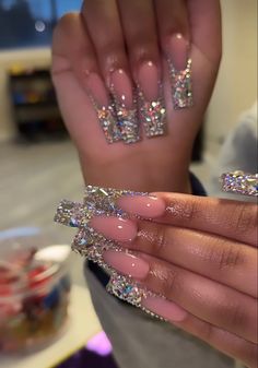 Acrylic Nails Bling, Sliver Nails, Prom Nails Silver, Nails Bling, Kawaii Charms, Amazing Nail Art, Nails Design With Rhinestones