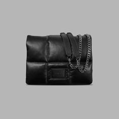 Blvck est ravi de dévoiler le sac signature 'Blvck Lilith', conçu en cuir luxueux pour transporter toutes vos nécessités quotidiennes.
Fabriqué en cuir noir luxueux, ce sac en cuir est doté d'une plaque métallique personnalisée frappée de notre emblématique logo Blvck Paris. Blvck Paris, Paris Logo, Daily Necessities, Metallic Logo, Leather Bag, Black Leather, Women Accessories, Paris, ? Logo