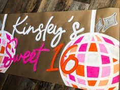 a sign that says kingsley's sweet sixteen