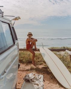 girl with surfboard and van Surfer Aesthetic, Surfer Vibes, Surfing Aesthetic, Surf Vintage, Combi Volkswagen, Combi Vw, Sup Yoga