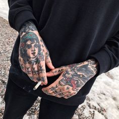 Floral Skull Tattoos, Tatuaje Trash Polka, Tattoo Ideas For Guys, Skull Hand Tattoo, Traditional Tattoo Sleeve