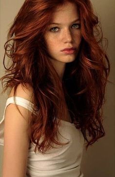 When red heads are beautiful, they are the most beautiful! Freckles Beauty, Red Hair And Blue Eyes, Dark Red Hair Color, Long Layered Haircuts, Hair Crush