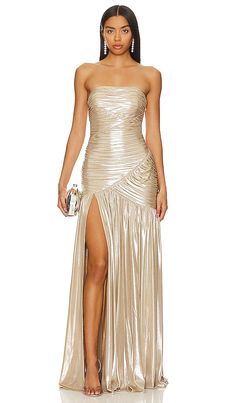 Gold Ball Dresses, Gold Formal Dress, Gold Prom Dresses, Party Frocks, Prom Dress Inspiration, Grad Dresses, Gala Dresses, Metallic Dress, Maxi Gowns