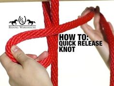 a hand holding a red rope with the words how to quick release knot