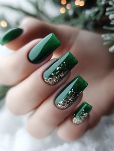 Holiday Green Nails Christmas, Green Glitter Christmas Nail Designs, Holiday Silver Nails, Simple Dark Christmas Nails, Dark Green Nails With Sparkle, Christmas Nails In Green, Christmas Nails Green And Silver, Christmas Nails Red Green Gold