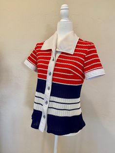 This vintage antique 1950s short sleeve button up top features bold stripes and a statement collar.  Sizing tag is worn off, but fits approximately as a modern-sizing fitted medium top.  Slight discoloration on inside of collar, as seen in photos. Vintage Tops For Women, 80s Button Up Shirt, 80s Outfits Women, 1980s Fashion Women, Statement Tops, High Collar Shirts, 60s And 70s Fashion, Statement Collar, Seventies Fashion