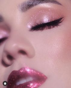 Sleeping Beauty Makeup, Shortest Day Of The Year, Bold Makeup Looks, Simple Makeup Looks, Cool Makeup Looks, Brow Bar, Bold Makeup, School Looks, Editorial Makeup