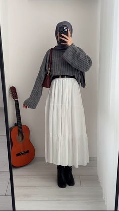 Skirt Outfits Hijab Winter, Hijab Skirt Outfit Casual, Modest Hijabi Outfits Winter, Skirts Outfits Hijab, White Skirt Outfit Hijab, Hijabi Dresses Casual, Hijabi Outfits Casual Winter, Modest Outfits Muslim Casual, Hijabi Skirt Outfits