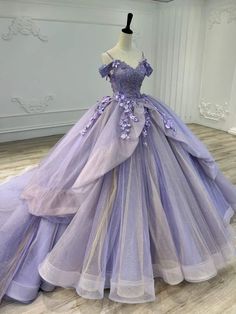 Beautiful Purple Sweet 16 Dress Lavender Quinceanera Dresses, Lavender Quinceanera, Purple Sweet 16, Purple Ball Gown, Gaun Abad Pertengahan, Purple Quinceanera Dresses, Quinceanera Themes Dresses, Prom Inspo, Pretty Quinceanera Dresses