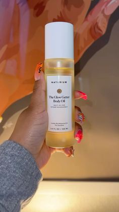 the glow getter body oil Body Oils For Skin, Body Oil Aesthetic, Glowing Body Skin, Best Body Oil, Glow Getter, Hygiene Tips, Glow Oil