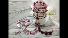 Diy Apron, Memory Wire Bracelets, Memory Wire, Diy Crafts Jewelry, Wire Bracelet, Beaded Bags, Beading Tutorials, Diy Bracelets