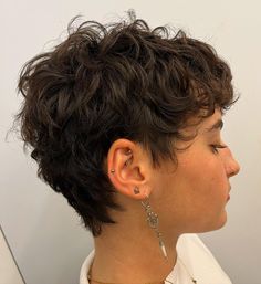 Overgrown Pixie Haircut, Short Curly Crochet Hair, Pixie Cut Curly Hair, Short Wavy Pixie, Wavy Haircut, Short Curly Hairstyles For Women, Short Wavy Haircuts, Curly Pixie Hairstyles, Short Curly Pixie