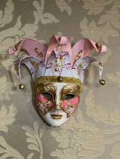 Original Venetian make mask made entirely by hand and decorated by hand in acrylic colors, gold leaf. Decorative only mask All our masks are handmade by our staff (me, my wife and our collaborators) in our atelier in Venice. The masks are all made of paperweight and are made using ancient techniques from the 1300s They are decorated with acrylic colors, gold leaf, silver leaf, trifies, lace and Swarovski crystals so as to make them more valuable. We are a small family business and have been labo Venetian Masks Women, Clown Masquerade Mask, Porcelain Doll Face Mask, Diy Venetian Mask, Greek Masks Theater, Creative Mask Ideas, Costume Mask Ideas