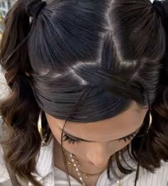 Cool Festival Hairstyles, Star Slick Back, Cute Hair Ideas For Straight Hair, Star Hair Parting, Star Part Hairstyle, Duckbill Clips Hairstyle, Star Part Hair, Pisces Hairstyle, Updos For Long Hair Casual