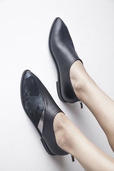 PEYTON - Black/Silver - FREE SHIPPING - Handmade Leather Women Shoes 2018 Summer Collection Stylo Shoes, Trending Womens Shoes, Shoe Wardrobe, Shoes Design, Flat Shoe, Everyday Shoes, High Quality Shoes, Pretty Shoes, Shoe Lover