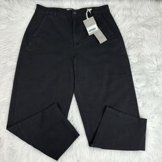 Everlane Women's Black Size 12, They Are The Utility Barrel Pant, Very Stretchy, Belt Loops, Front Slash Pockets, Back Patch Pockets, Straight Tapered Leg Fit, Hi-Rise, Above Ankle Cut, Button/Zip Closure. Materials 98% Organic Cotton, 2% Elastane. Care Machine Wash Cold Tumble Dry Low. Condition New With Tags As Shown In Pictures. Please Preview Measurements To Ensure Fit. Waist 32.75” Rise 12.5” Inseam 26” Leg Opening 7.75" Preppy Old Money Casual Streetwear Minimalist Career Stealth Wealth Ut Everlane Straight Leg Bottoms With Pockets, Fitted Cotton Bottoms By Everlane, Everlane Straight Leg Business Casual Bottoms, Everlane Straight Leg Bottoms For Business Casual, Everlane Straight Leg Pants With Pockets, Everlane Straight Leg Pants For Business Casual, Everlane Casual High Waist Pants, High Rise Black Pants For Business Casual, Utility Barrel Pant