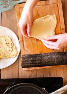 Speedy and easy to make flatbreads that are perfect to make to dunk in stews, curries and soups. Only takes 10 minutes to make, so perfect for a quick bread if you have run out! No yeast and only a few easy ingredients! Enriched with chickpea (gram or besan) flour so higher in protein and fibre than regular white bread! #flatbread #roti #chickpea #easy #bread #curry #dip #soup