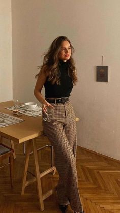 Outfits For 5’4 Women, Womens Classy Work Outfits, Kate Foster Working Moms Style, Business Woman Summer Outfit, Aesthetic Work Fits, Women’s Corporate Fashion, Dc Professional Style, Casual Work Aesthetic, Jeans In Office Business Casual