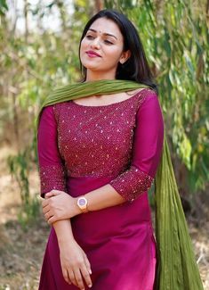 Aari Kurti Designs, Neck Designs For Kurta, Churidar Neck Designs Latest, Churidhar Designs For Stitching, Designer Churidar, Front Neck Design, Chudidhar Designs, Dessert Thanksgiving, Thanksgiving Aesthetic