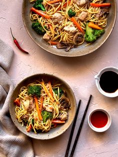 Wok de nouilles sautées aux légumes et poulet Salty Foods, Pad Thai, Japchae, Asian Recipes, Diner, Healthy Lifestyle, Cooking Recipes