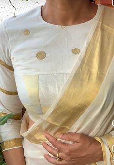 Saree Draping Styles, Drape Pants, Fashionable Saree Blouse Designs, Indian Saree Blouse, Indian Saree Blouses Designs, Blouse Designs Silk, Blouse Neck, Stylish Blouse Design, Blouse Neck Designs