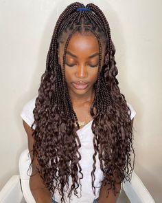 Box Braids With Ends Out, Curly Medium Box Braids, Braids With The Ends Out, Black Braids Hairstyles With Curls, Knotless Wavy Ends, Colour 30 Knotless Braids With Curls, Knotelles Braids With Curls, Big Braids With Curls At The End, Medium Knotless Braids With Wavy Ends