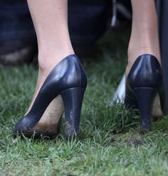 Kate Middleton Photos  - Prince William And Kate Middleton Visit Darwen - Zimbio Kate Middleton Shoes, Kate Middleton Legs, Beauty Leg, Stockings Heels, Elegant Heels, Gorgeous Heels