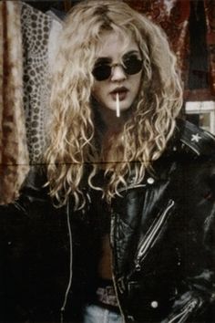 Rocker Chick Outfit, 80s Rocker Chick, Female Rockstar Aesthetic, 80s Rock Fashion, Rocker Aesthetic, 90s Grunge Outfits, 70s Rock And Roll, Grunge Outfits 90s, Chick Outfit