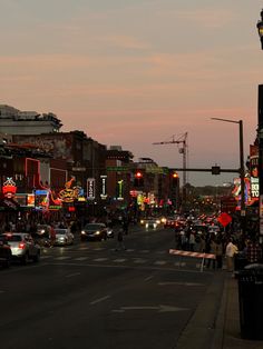 Picture of broadway Nashville Nashville Tennessee Asethic, Nashville City Aesthetic, City Country Aesthetic, Nashville Tennessee Aesthetic Wallpaper, Aesthetic Nashville Pictures, Nashville Road Trip, Country City Aesthetic, Nashville Tennessee Fall