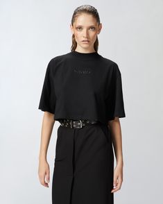 Very short-sleeved cropped T-shirt in cotton jersey with central front PINKO logo embroidery. Limo Black, Formal Shirt Dress, Calf Length Skirts, Cropped T Shirt, Casual Blazer, Black Xs, Mid Length Dresses, Sweaters Knitwear, Logo Embroidery