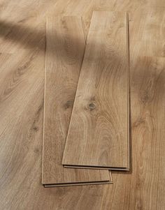 three pieces of wood are laying on the floor