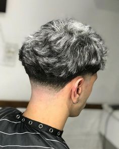 Down Fade Haircut, Taper Fade Messy Top, Tapper Fade Black Men Haircut, Tapper Fade Alto, Taper Fade Pelo Corto, Best Taper Fades, Men With Highlights, Very Low Fade, Taper Fade Ondulado