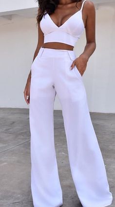 Ropa Color Neon, White Party Outfit, Fiesta Outfit, Smart Outfit, Woman Suit Fashion, Stylish Work Outfits, Crop Top Outfits, Pinterest Outfits, Stylish Clothes For Women