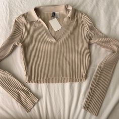 Size Small. Nwt Tan Long Sleeve Shirt Outfits, Full Sleeve Tops For Women, Full Sleeves Top, Trendy Collared Beige Top, Beige Collared Tops For Winter, Trendy Collared Tops For Winter, Trendy Collared Winter Tops, Tan Top Outfit, Fitted Beige Long Sleeve Shirt