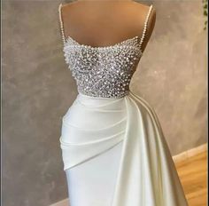 Ambrosia Aesthetic, Dresses With Pearls, Evening Dress Beaded, Sparkly Prom Dresses, Mermaid Evening Gown, White Evening Dress, Wedding Dress Fabrics, فستان سهرة, Bride Gowns