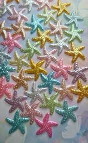 many different colored stars are arranged together