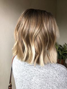 Brown Blonde Balayage Fine Hair, Blonde Long Bob Fine Hair, Lighten Brown Hair Balayage, Short Blonde Textured Hair, Fine Highlights Blonde, Light Balayage Short Hair, Bronde Babylights Balayage, Lob Highlights Blondes, Short Blonde Babylights