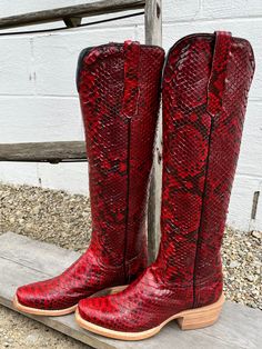 Red Cowgirl Boots Outfit, Black Cowgirl Outfit, Python Boots, Red Cowgirl Boots, Black Western Boots, Cowgirl Boots Outfit, Black Python, Black Cowgirl, Country Style Outfits