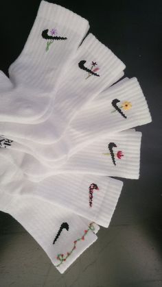 Nike Sock Embroidery Ideas, Embroidered Socks Nike, Wishlist Inspo Aesthetic, Socks Embroidery Diy, Embroidery Nike Socks, Nike Sock Embroidery, Nike Socks Diy, Embroidered Clothes Aesthetic, Embroidered Nike Socks