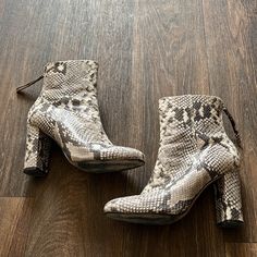 Snakeskin Boots Size 39 Snake Print Leather Boots With Pointed Toe, High Heel Snake Print Boots For Fall, Chic Snake Print Boots With Block Heel, Snake Print High Heel Boots For Fall, Fall Snake Print High Heel Boots, Fall Heeled Boots With Wrapped Heel And Round Toe, Fall Snake Print High Heels, Fall Leather Heeled Boots With Snake Print, Leather Snake Print Heeled Boots With Pointed Toe