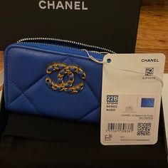 Nice Color, Nice Card Case , New , You Can Put Many Cards Inside Of Card Case. Easy To Put In Your Small Bag Or Purse. Chanel Camellia Flower, Chanel Reissue, Chanel Long Wallet, Chanel Camellia, Chanel 19, Black Leather Wallet, Chanel Caviar, Leather Bifold Wallet, Wallet Organization