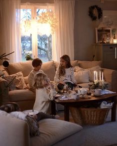 Family Christmas Aesthetic, Cozy Family Home, Hm Home, Cozy Cottage, Slow Living, House Inspo, My Dream Home, Future House, Cozy House