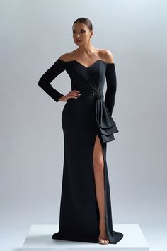 Black crepe gown with embroidery – HerTrove Marchesa Couture, Long Mermaid Dress, Corset Skirt, Crepe Gown, Designer Evening Gowns, Long Evening Dress, Midi Dress Style, Silk Tulle, Luxury Wear