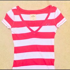 Hollister Really Cute V-Neck Coral&White Striped Short Sleeve Shirt Nwot!! White V-neck Summer T-shirt, Striped V-neck Summer Tops, White Fitted Summer T-shirt, Fitted White Summer T-shirt, White Stripes Shirt, Striped Short Sleeve Shirt, Striped Short, Hollister Tops, Cute Fits