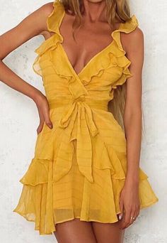 Bohemian Beach Dress, Beach Party Dress, Skirt Maxi, Ruffle Mini Dress, Bohemian Dress, Fashion Mode, Mode Inspiration, Beach Dresses, Dress With Bow