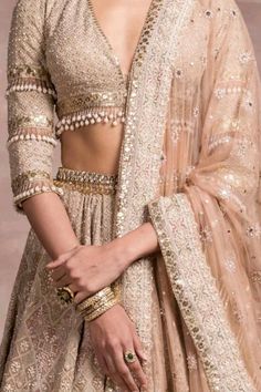 Lucknowi Bridal Lehenga, Lucknowi Ghagra Choli, Off White Lehenga Combination, Nude Lehenga, Lucknowi Lehenga, Indian Outfits Lehenga, New Saree Blouse Designs, Indian Bride Outfits